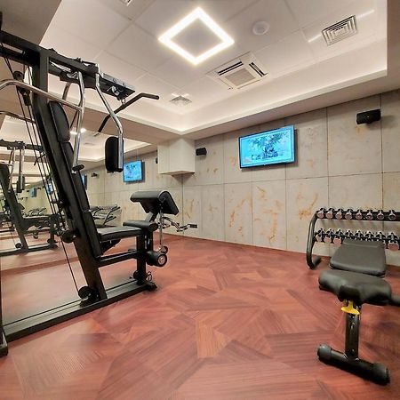 Sky Hotel Krakow Luaran gambar