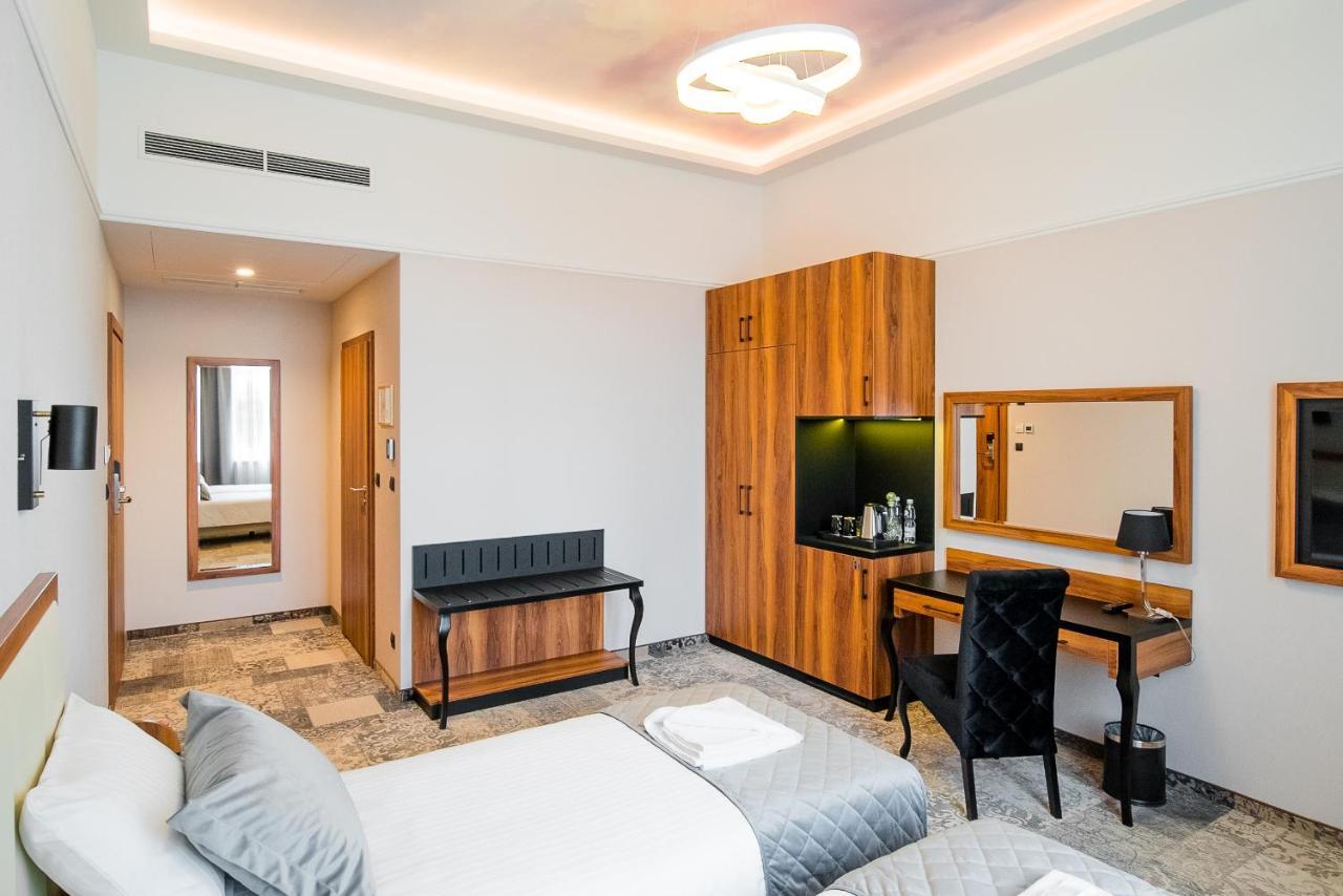 Sky Hotel Krakow Luaran gambar