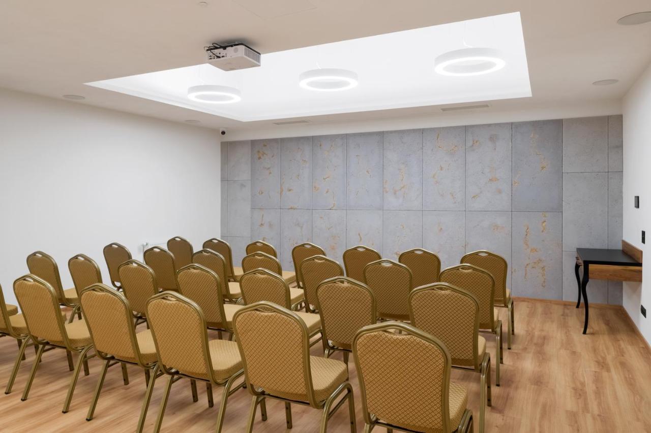 Sky Hotel Krakow Luaran gambar