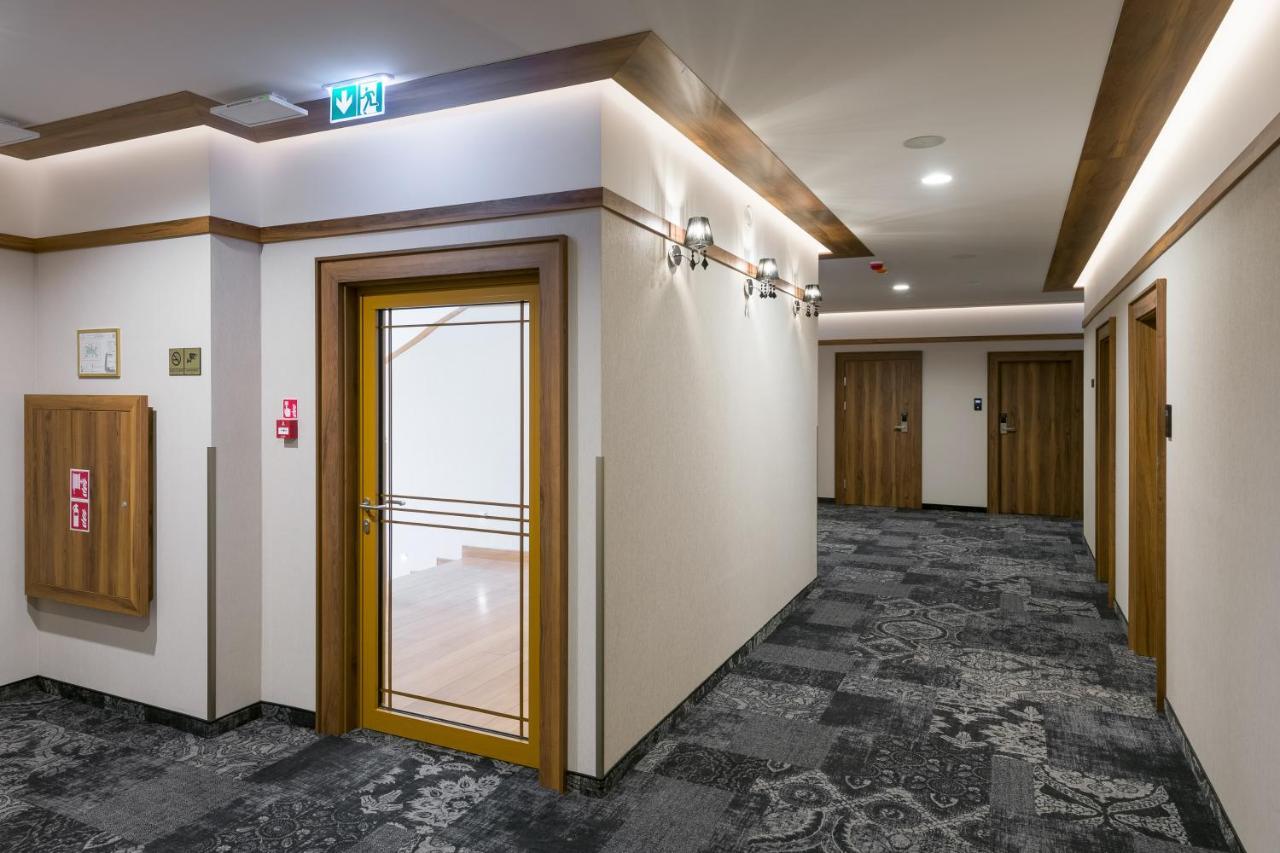 Sky Hotel Krakow Luaran gambar
