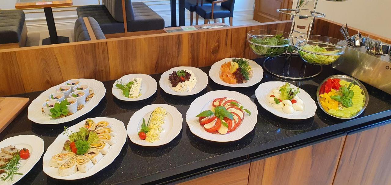 Sky Hotel Krakow Luaran gambar