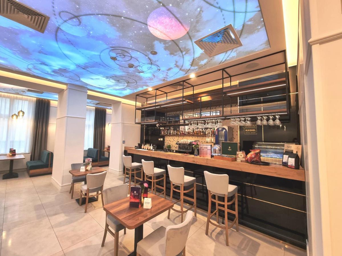 Sky Hotel Krakow Luaran gambar