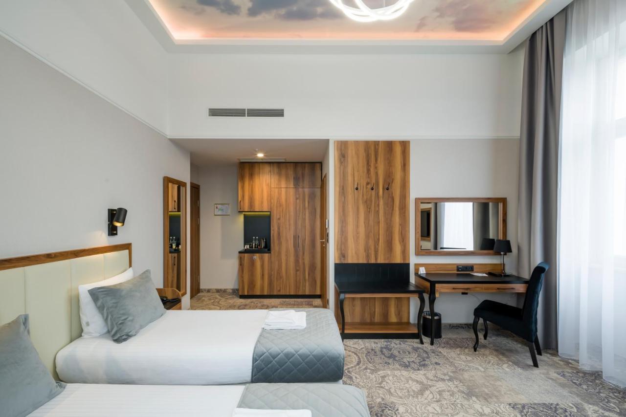 Sky Hotel Krakow Luaran gambar