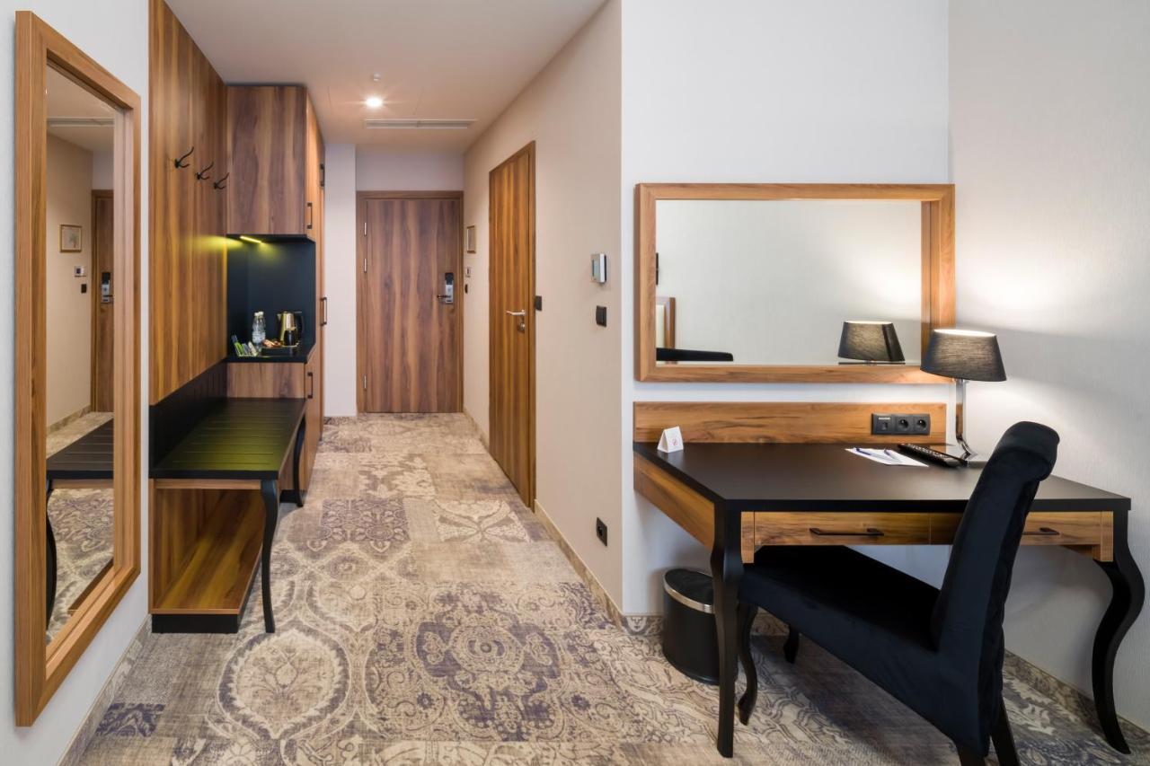 Sky Hotel Krakow Luaran gambar