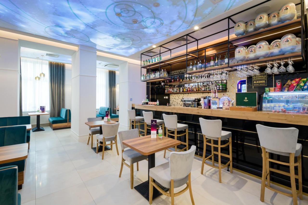 Sky Hotel Krakow Luaran gambar