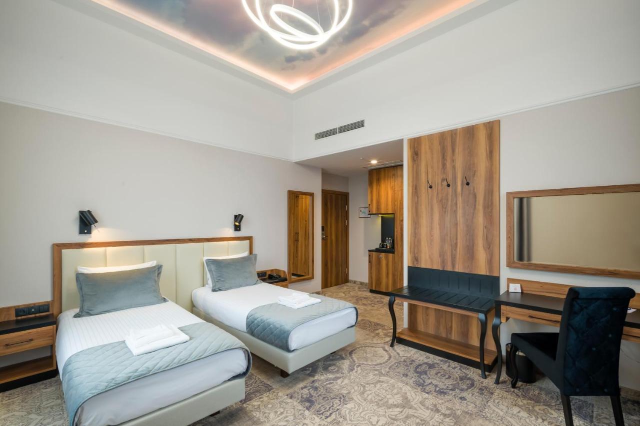 Sky Hotel Krakow Luaran gambar