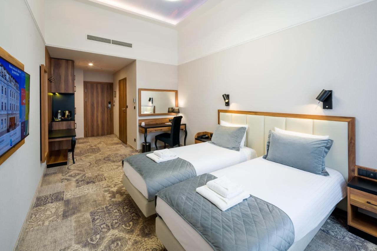 Sky Hotel Krakow Luaran gambar