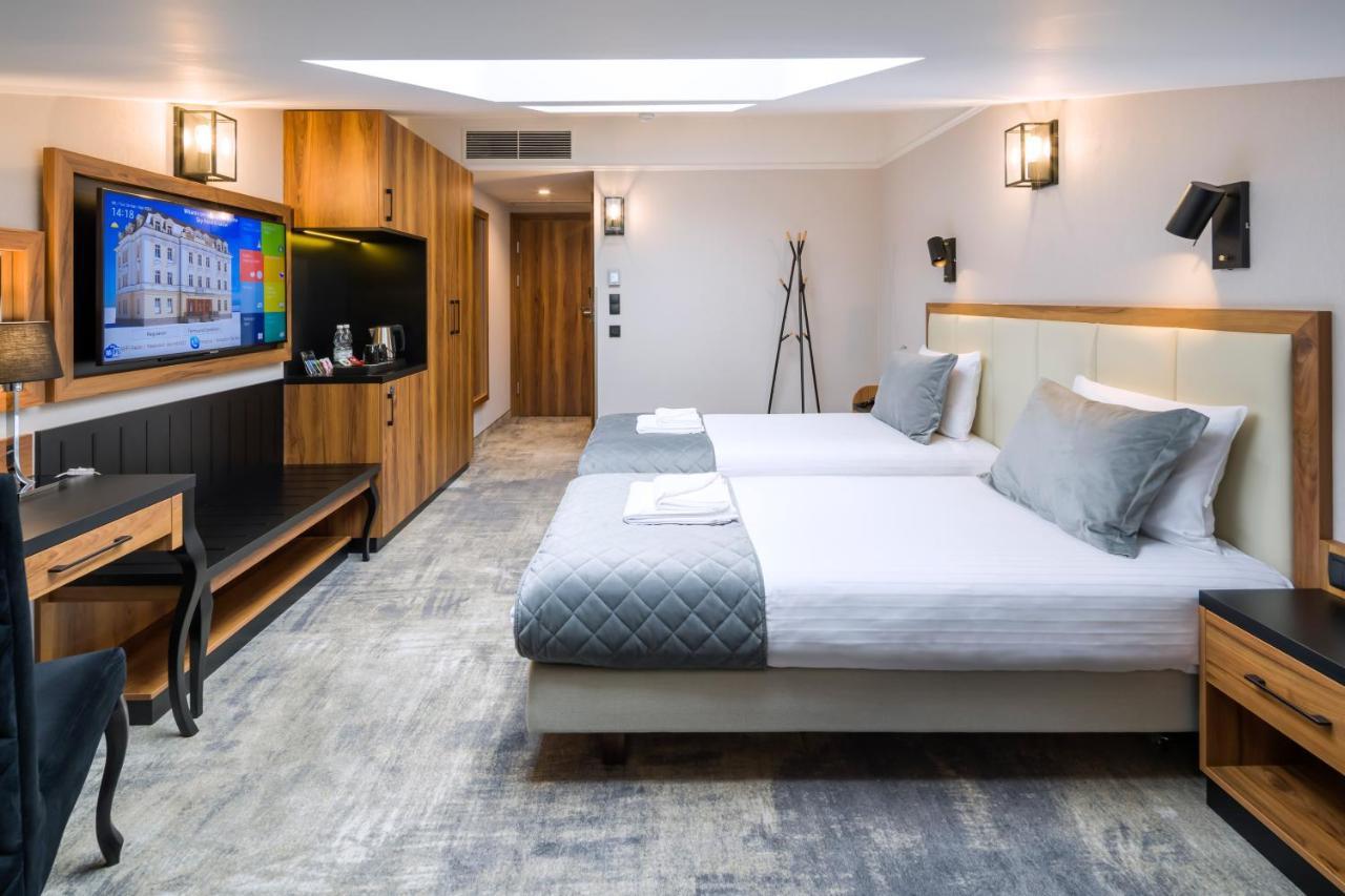 Sky Hotel Krakow Luaran gambar