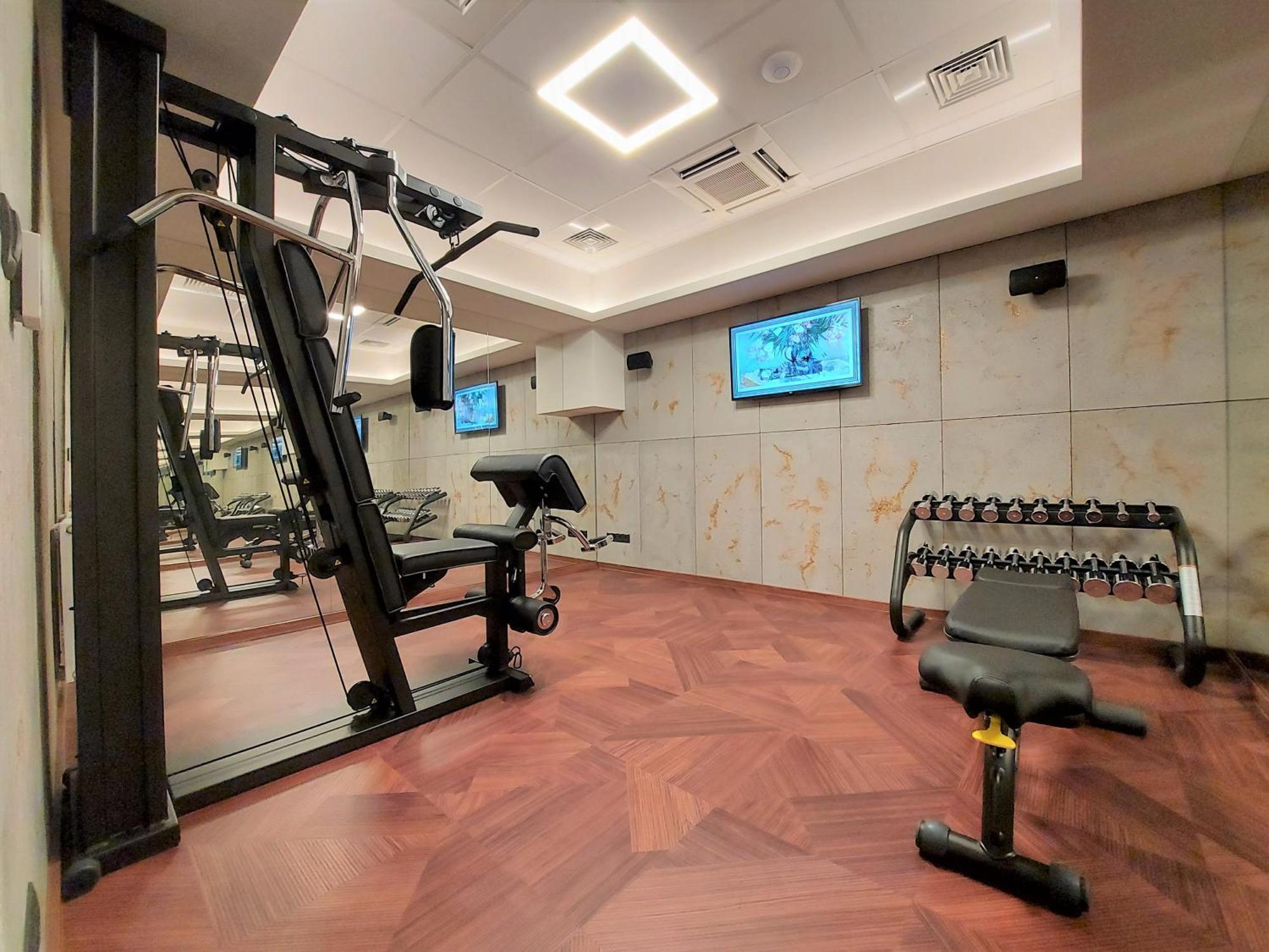 Sky Hotel Krakow Luaran gambar