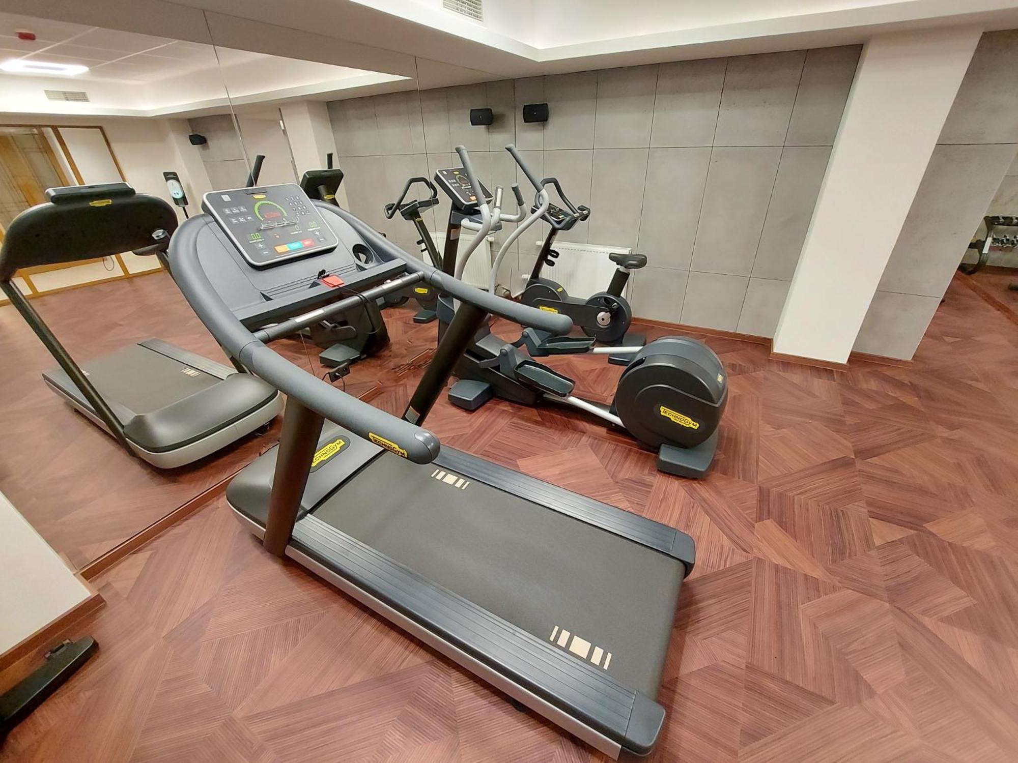 Sky Hotel Krakow Luaran gambar