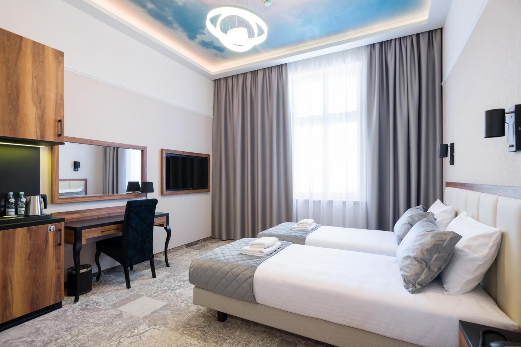 Sky Hotel Krakow Luaran gambar